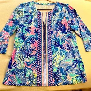 Lilly Pulitzer Tunic Top, worn 4 times. I’m perfect brand new condition. Size XL